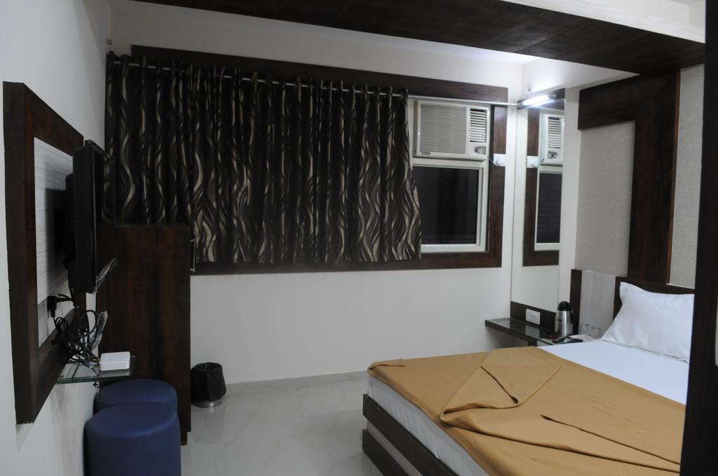 Oyo Hotel Sree Balaji Residency Αχμπανταμπάντ Δωμάτιο φωτογραφία