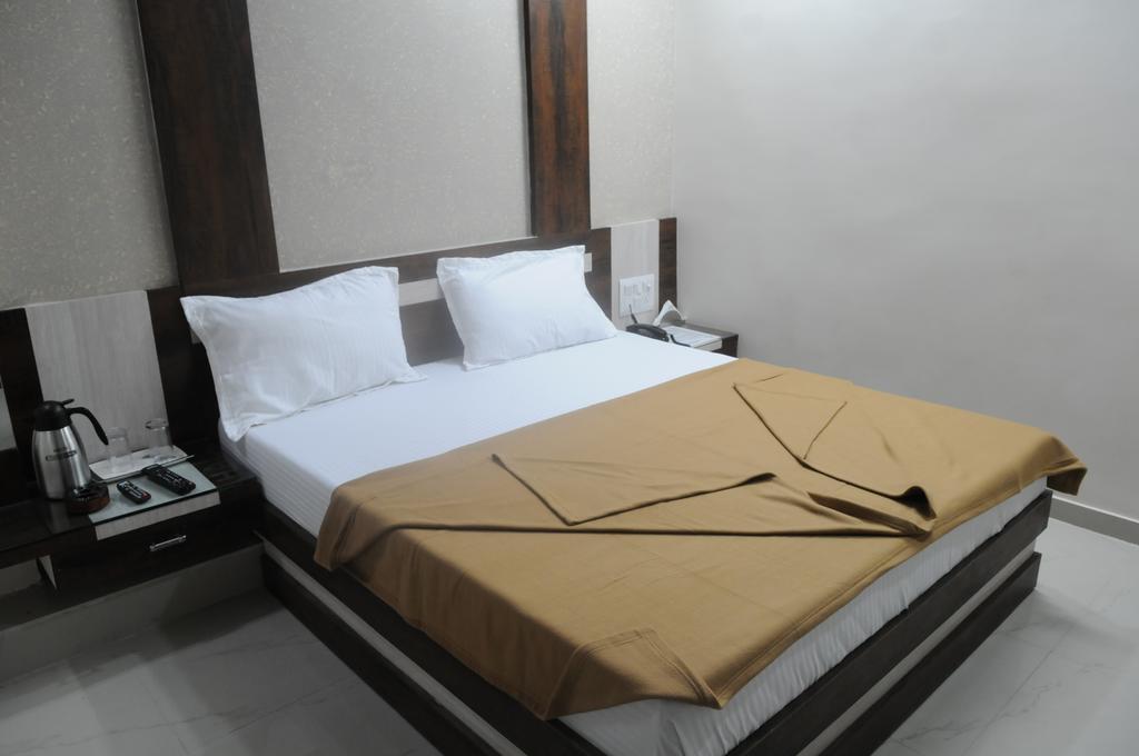 Oyo Hotel Sree Balaji Residency Αχμπανταμπάντ Δωμάτιο φωτογραφία